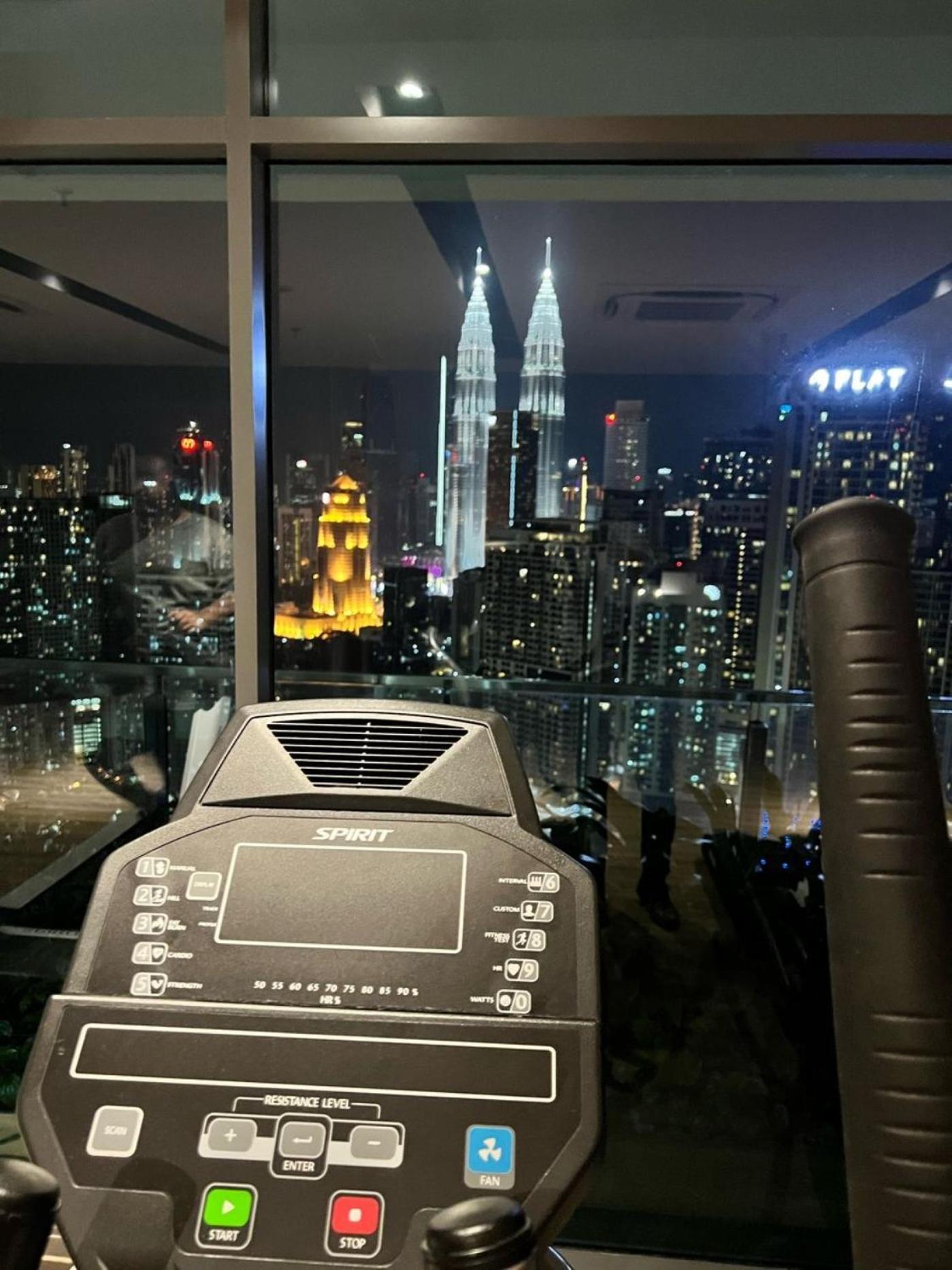 The Luxe Suites Klcc By Cozy Stay Kuala Lumpur Eksteriør billede